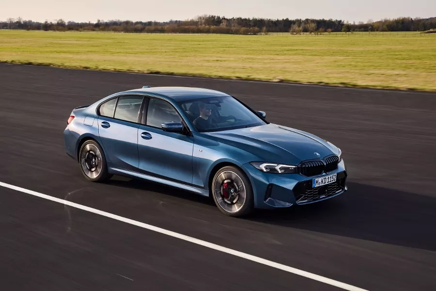 BMW modernizovalo rad 3, hybrid má teraz väčšiu batériu