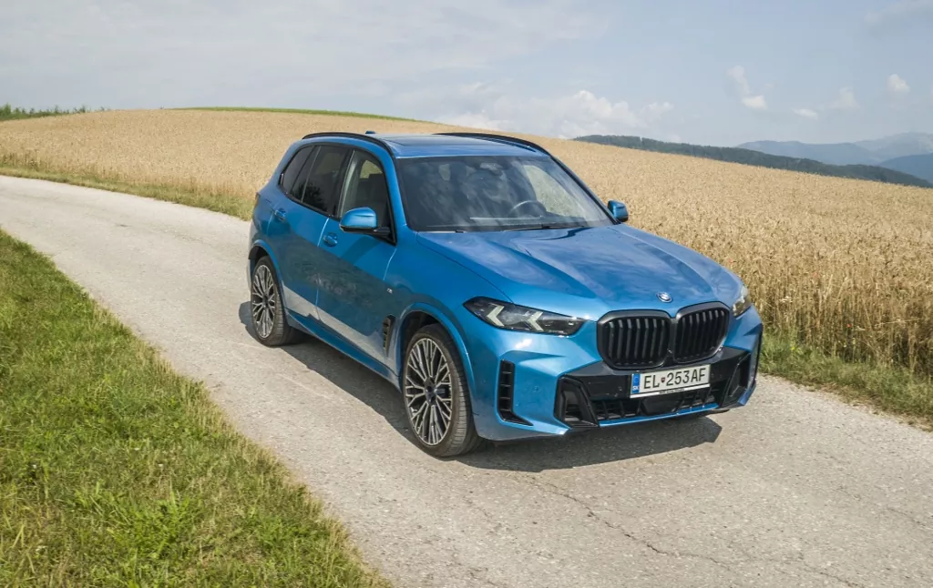 Test: BMW X5 xDirve 50e je dospelý plug in hybrid