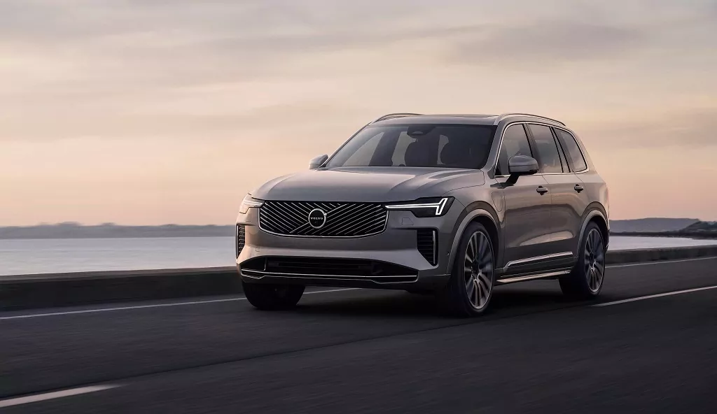 Volvo predlžuje život SUV XC90 so spaľovacími motormi