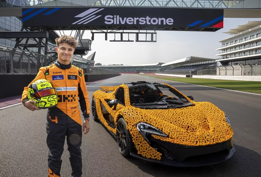 Video: Lando Norris prevetral na okruhu McLaren P1 z lega