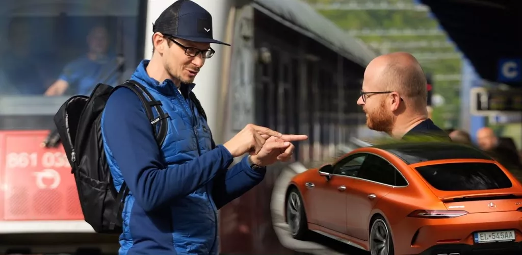 Mercedes-AMG GT 63 S E Performance vs VLAK ŽSR