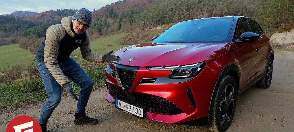 Test: Euroauto? Alfa Romeo Junior SPECIALE Elettrica vs. Ibrida