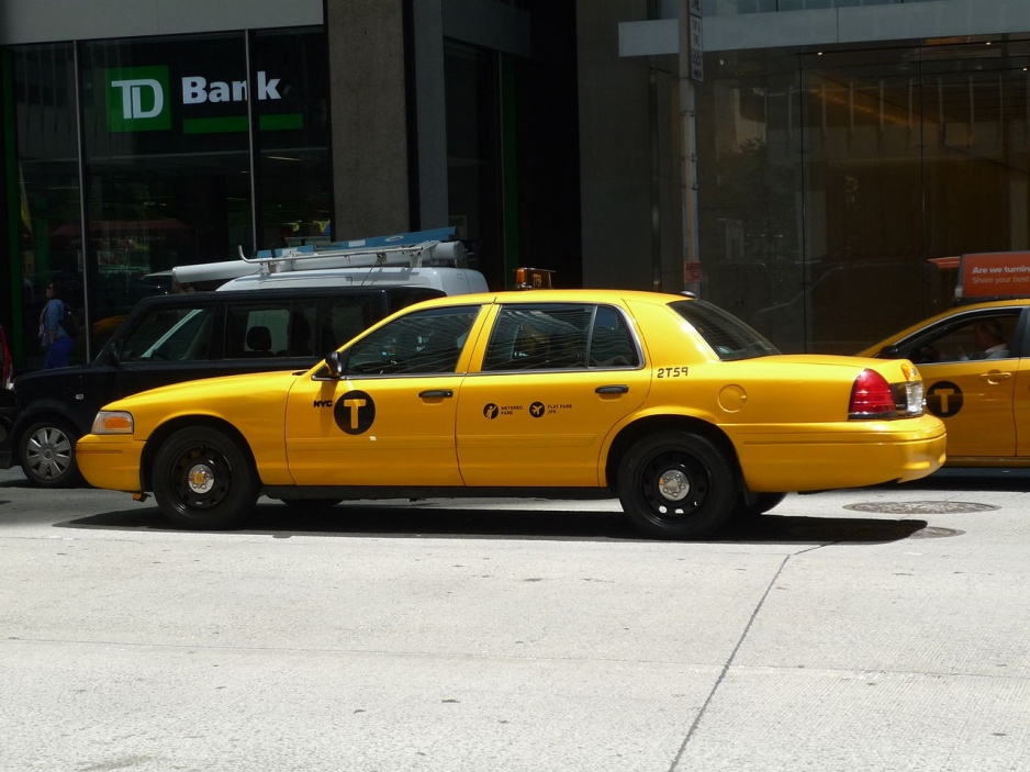 Ford_Crown_Victoria_(NYC_Taxi)_(14563489771)