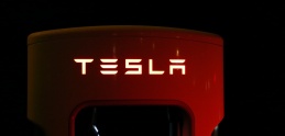 Veľké personálne čistky: Tesla prepustila stovky zamestnancov