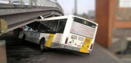 Nehody autobusov: Títo vodiči určite neboli triezvi