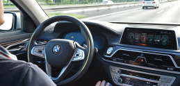 Plne autonómne autá nikdy nedovolia, tvrdí člen predstavenstva BMW