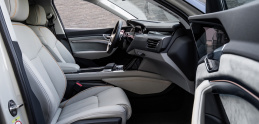 Audi ukázalo interiér prvého sériového auta bez spätných zrkadiel (E-Tron)