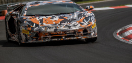 Lamborghini Aventador SVJ je najrýchlejšie sériové auto na Nürburgringu (video)