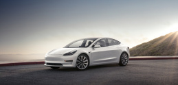 Tesla zdvihla cenu nového Modelu 3 ani nie týždeň po jeho uvedení