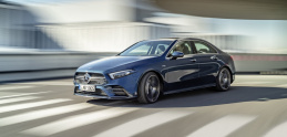 Aj Mercedes triedy A sedan prichádza vo výkonnejšej verzii AMG A 35 4Matic