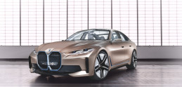 BMW predstavilo elektrický koncept i4 s masívnymi obličkami